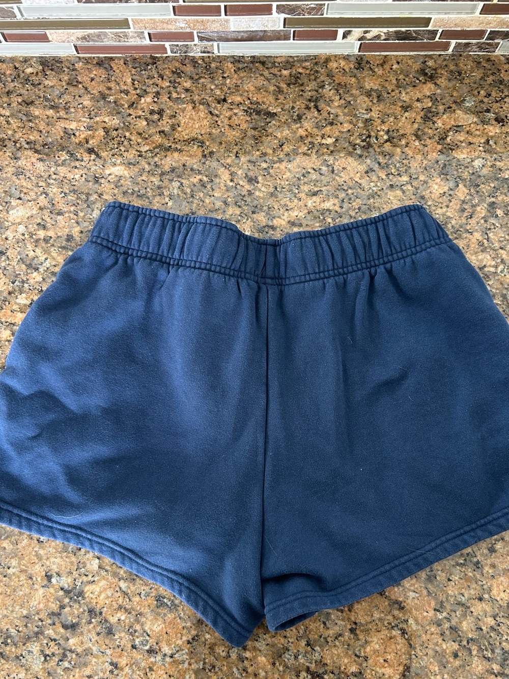 Alo shorts - Picture 4 of 4